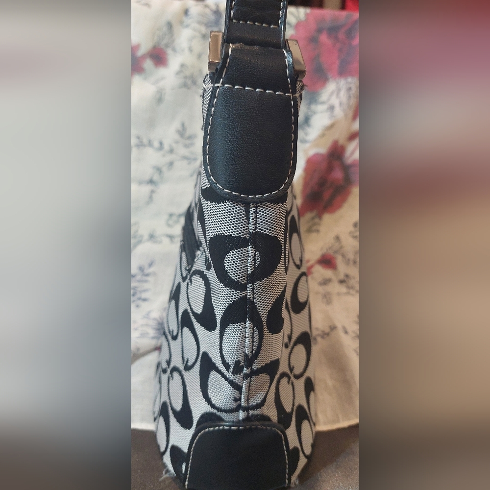 Black & White Signature-Print Shoulder Bag - Classic Monogram Style - Picture 7 of 10